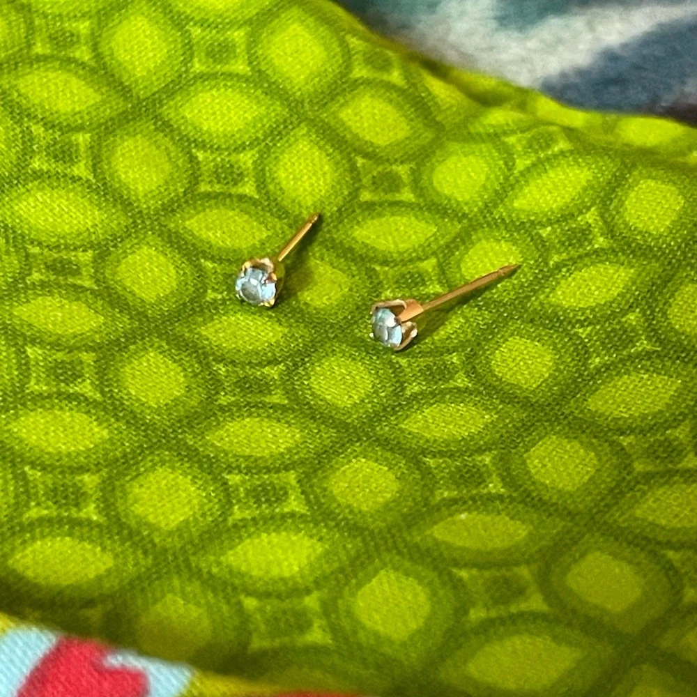 solid 10k gold studs - Picture 4 of 6
